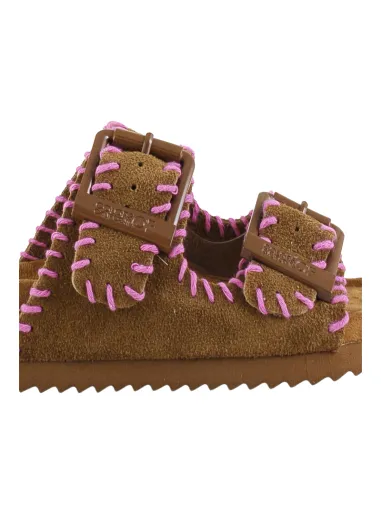 Suede sandal with stitchings