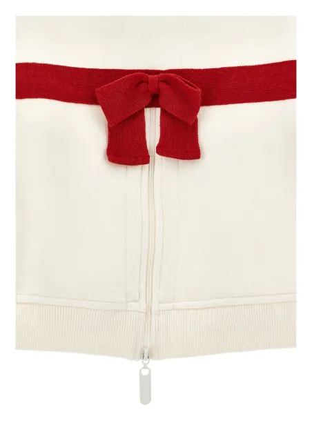 Closed sweatshirt