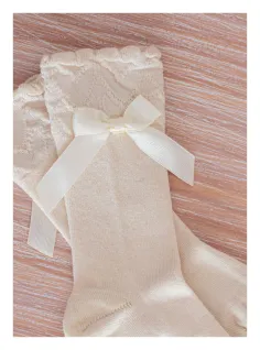 Knee high socks with bow 2