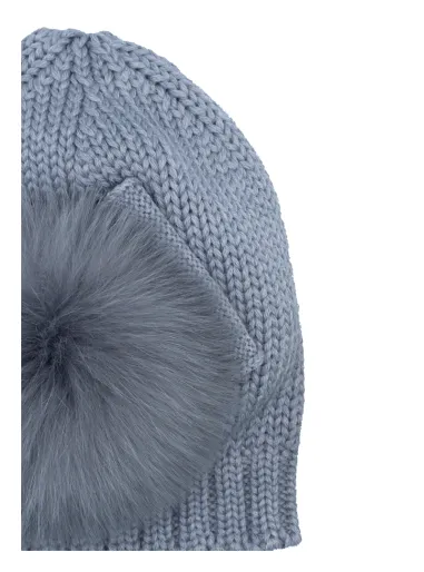 Hat with bow and pompom